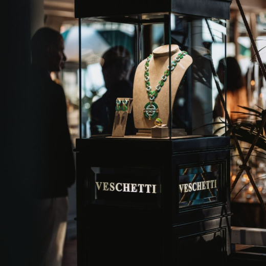Veschetti presents “Riflessi al Tramonto,” a summer experience blending light and fine jewelry